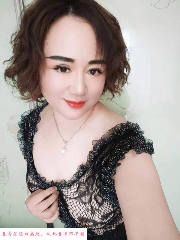 大奶服务少妇 第1张