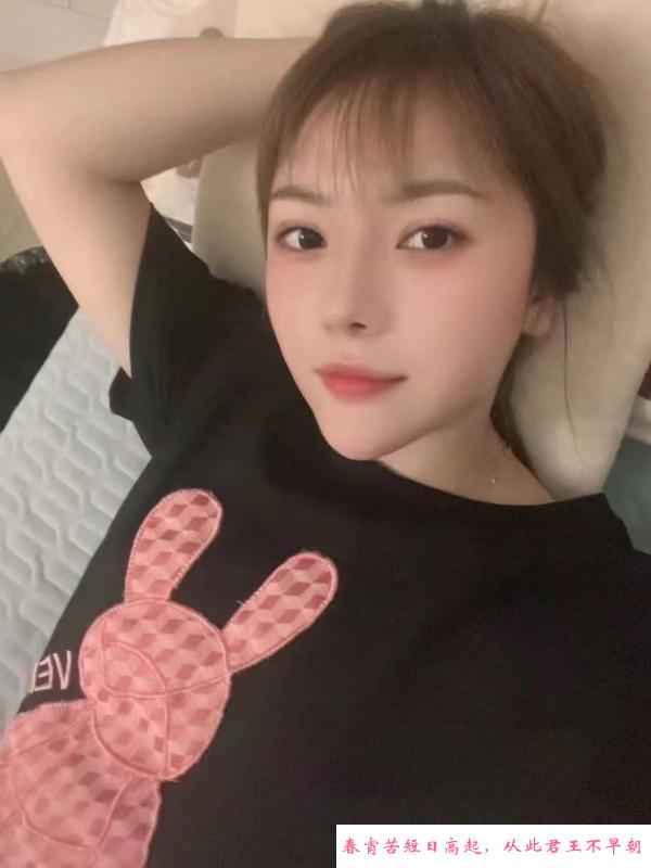 小榄胸大服务好的美女 第3张