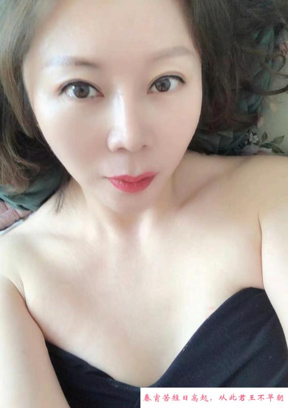 兼职喷水少妇鑫鑫 第1张