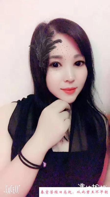 黑衣姐姐小贝 第1张