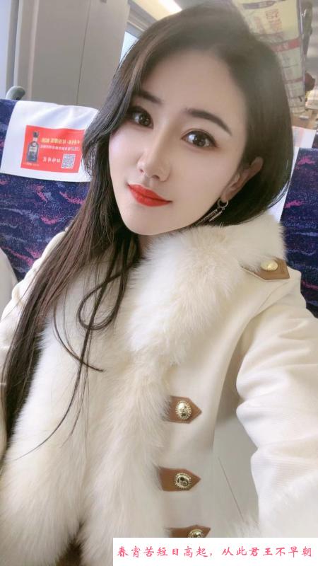 气质漂亮妹子大长腿 第1张