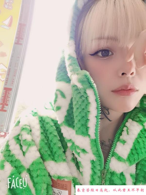 纹身热情辣妹 第2张
