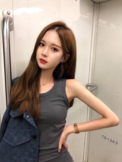 贵阳性感可爱水嫩玲珑的美女,穴紧汁水超爽 第1张