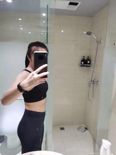潮喷健身美女 第1张