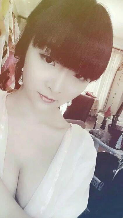 体验兼职服务系，丰满大波美女小玲 第1张