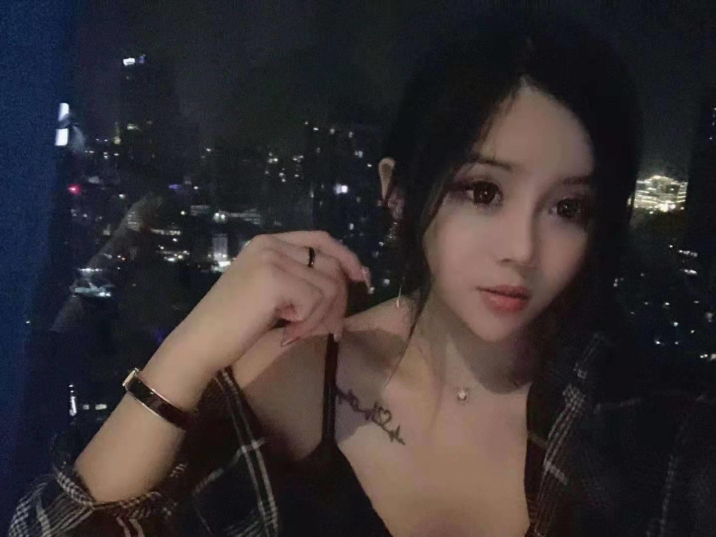挺有活力的美女 第2张