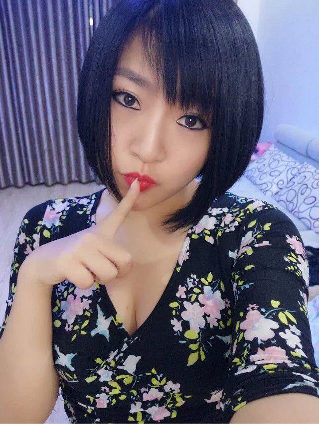 武汉小骚货“柳絮飘飘” 第2张