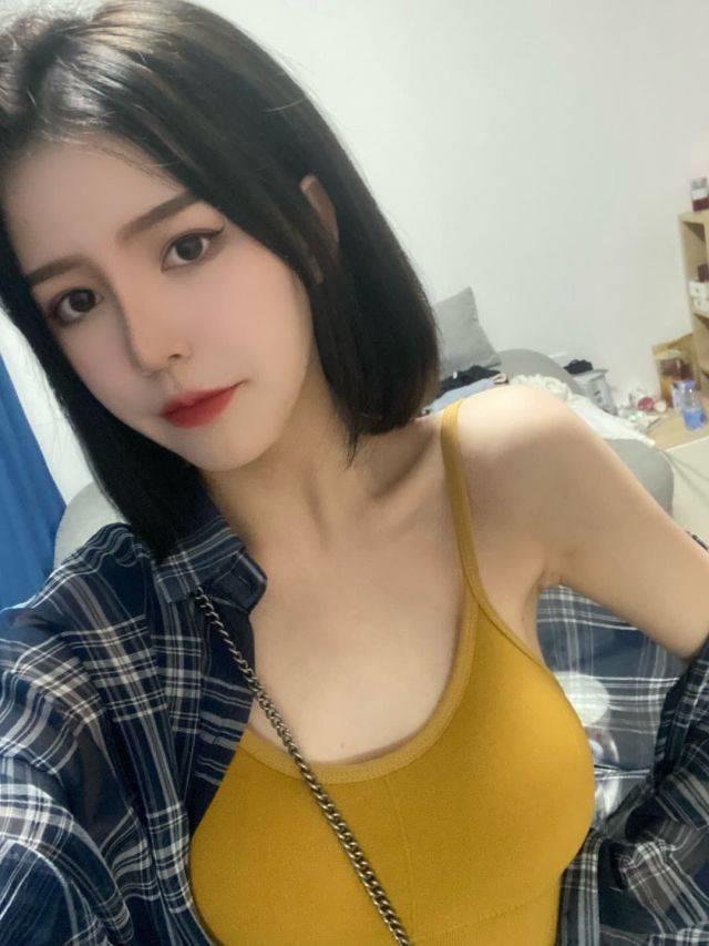江北小九妹：很纯很正点，口活了得，大胸筷子腿 第2张