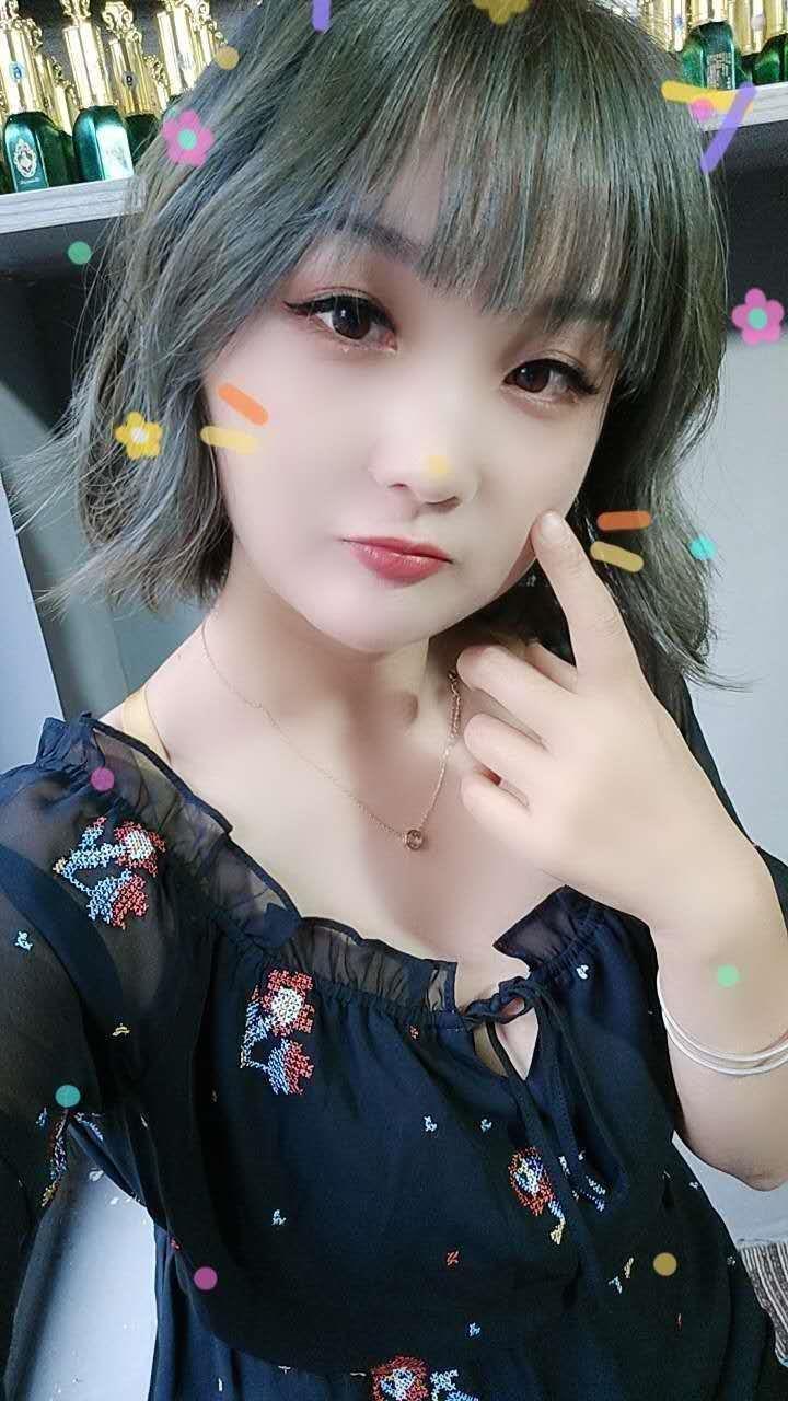 2020年12月14甜美大胸诗诗 第1张