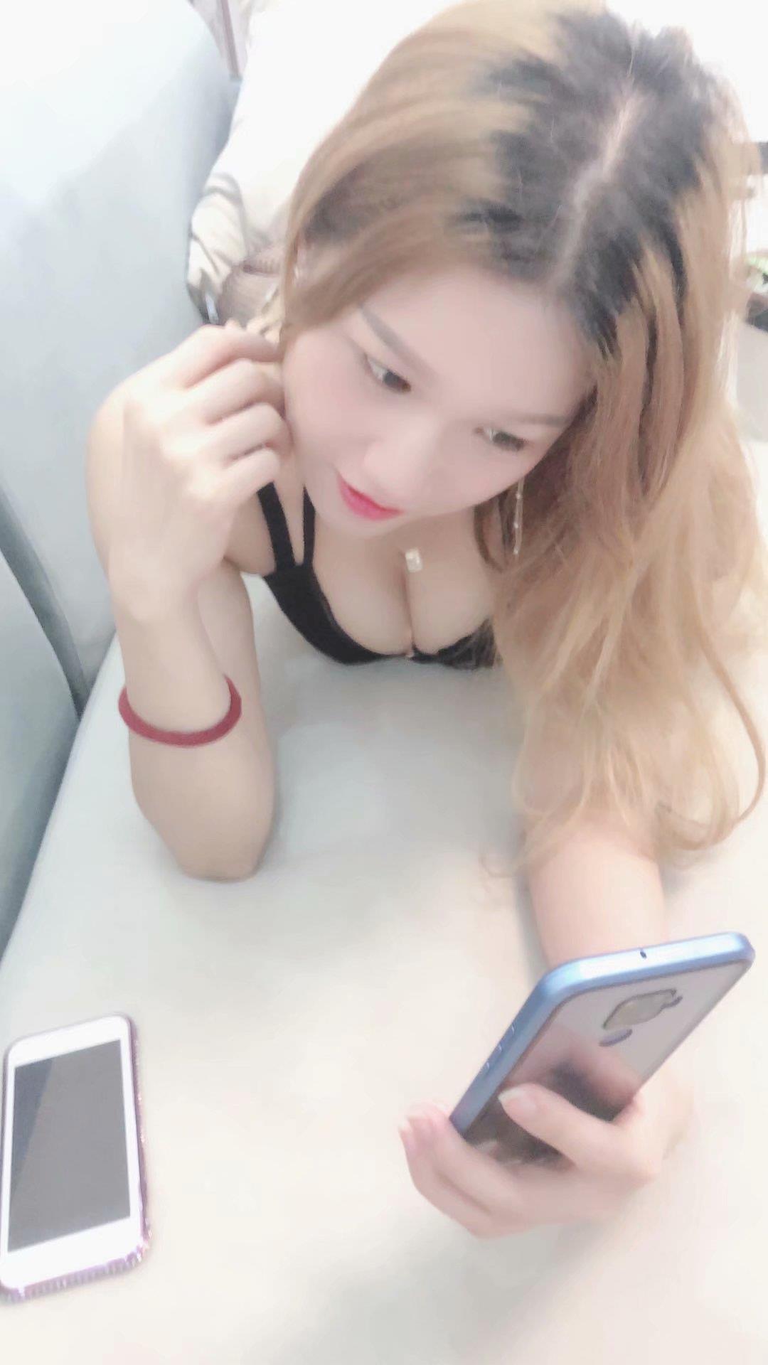 深大附近童颜巨乳 第3张