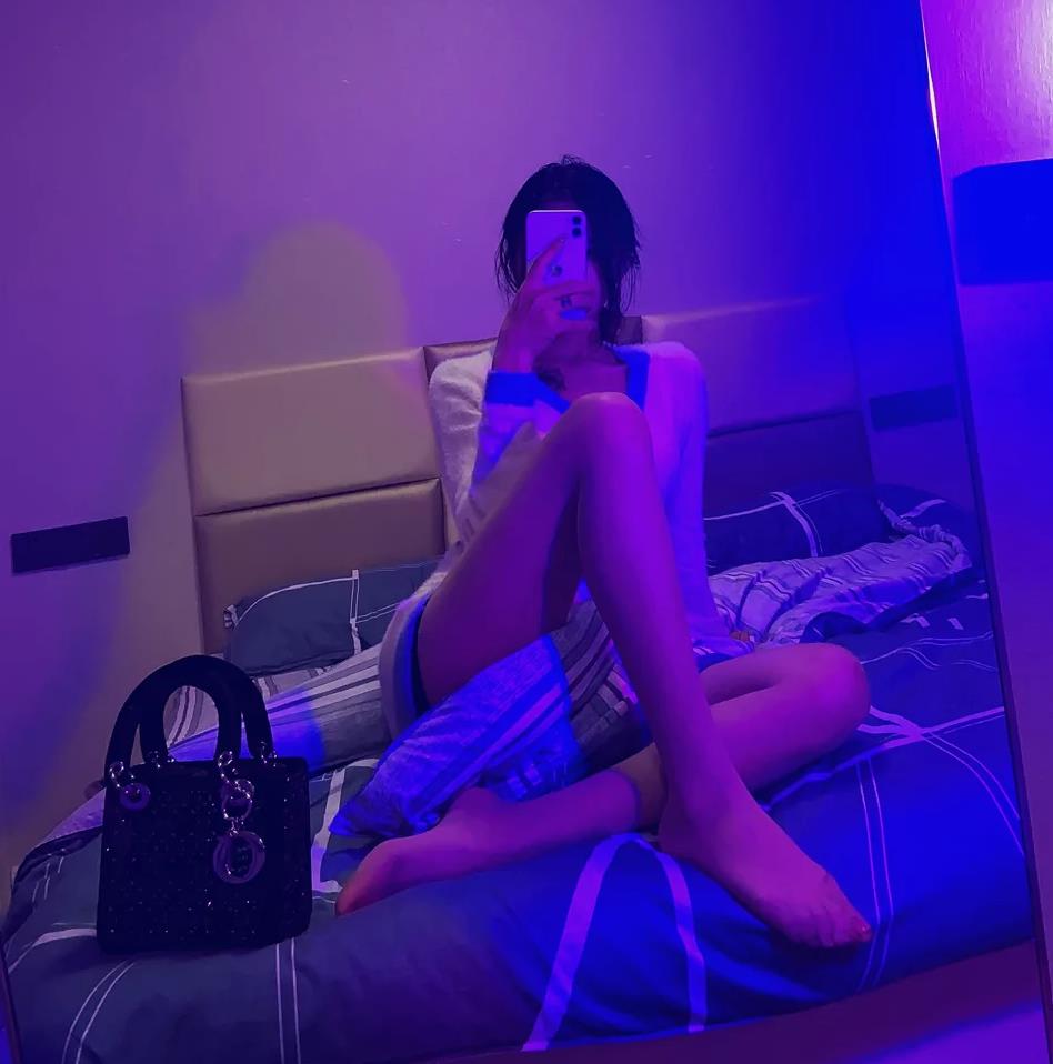 外表清纯高雅，内心开放的兼职 第2张