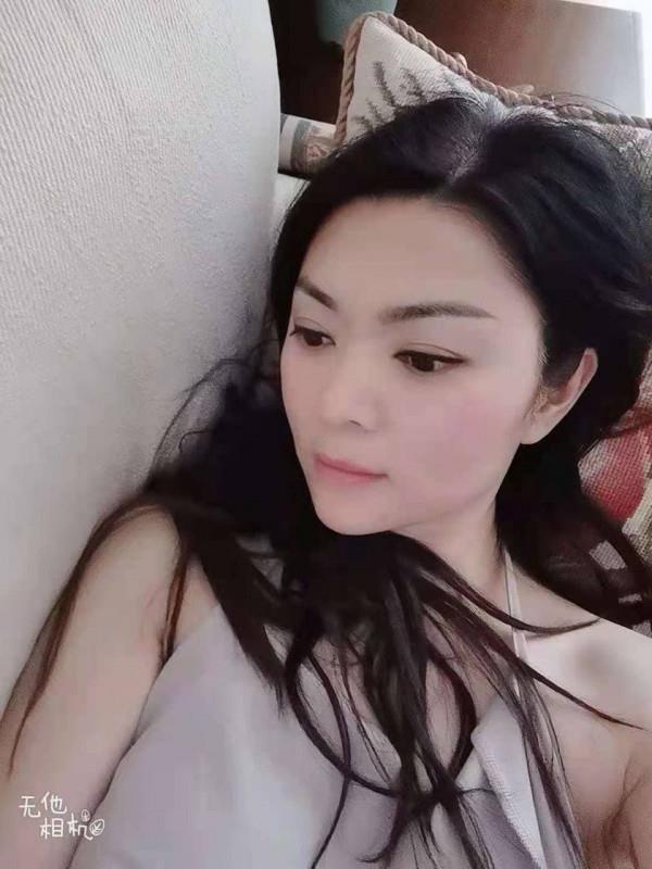 五一还在上班的姐姐 第1张