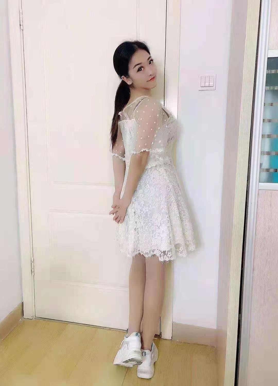 重庆妹子，长得像冯提莫，温柔体贴 第1张
