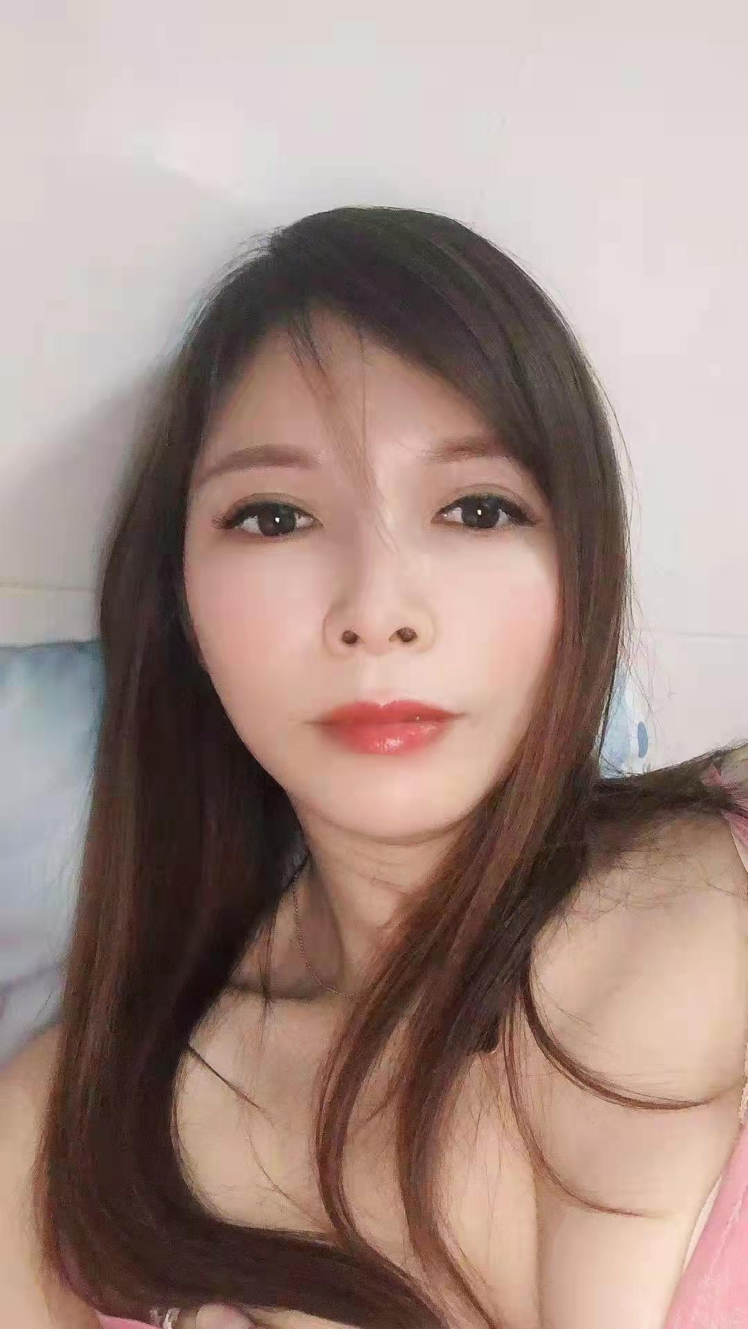 足够浪的骚女 第1张