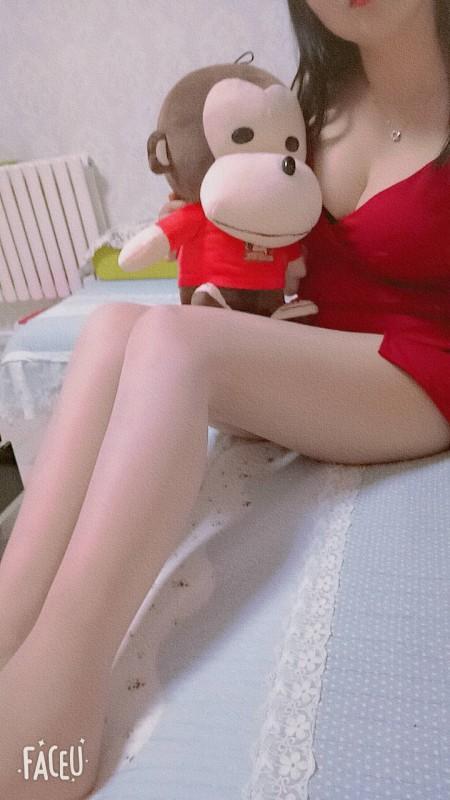 大胸少妇菲菲 第1张