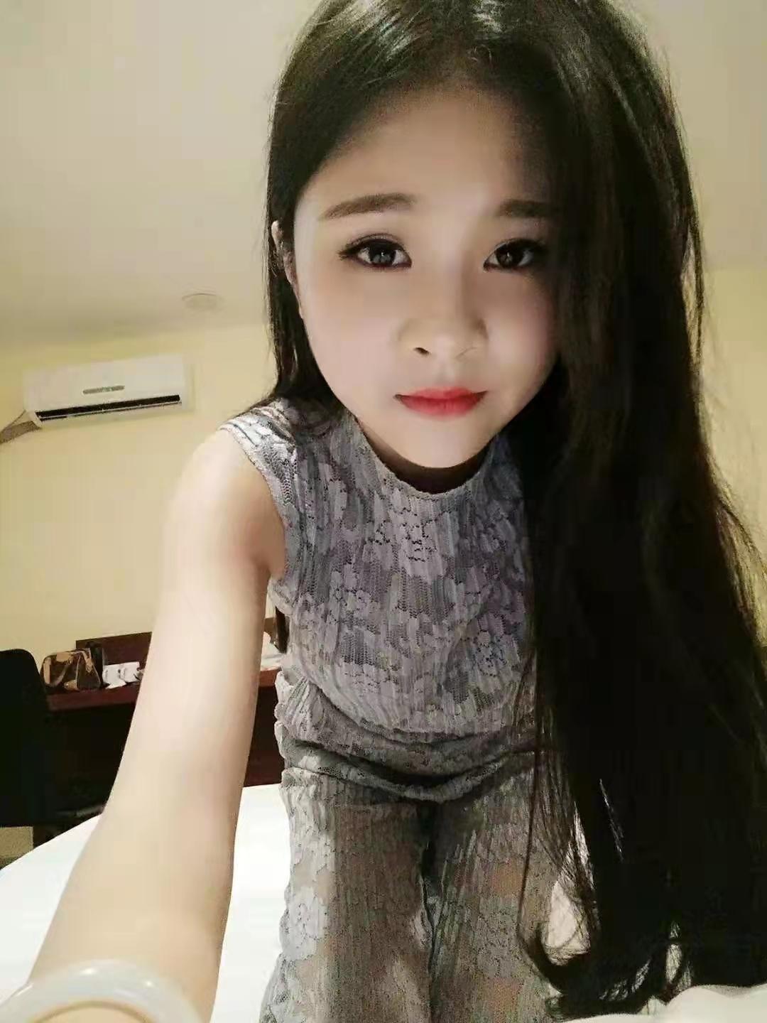 婷姐姐，御姐范，颜值中肯，娇小玲珑 第1张